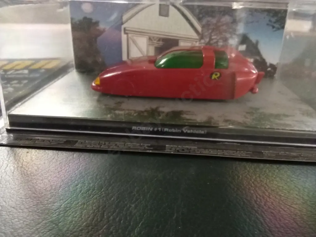 EAGLEMOSS BATMAN AUTOMOBILIA #1 ROBIN VEHICLE 1:43 PACKAGED  PLUS CORRESPONDING MAGAZINE Image 1++