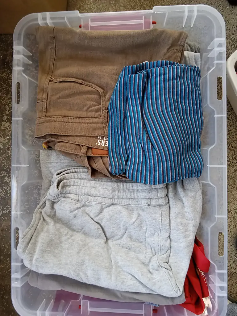 MIXED BOX OF CLOTHING Image 1++