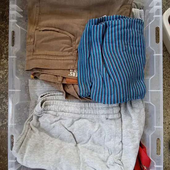 MIXED BOX OF CLOTHING