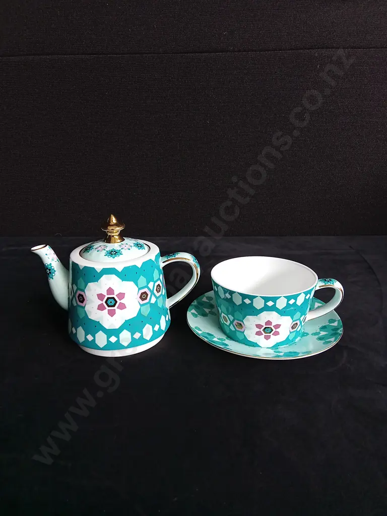 3 PIECES TEA SET, TEA POT, TEA CUP AND SAUCER Image 1++
