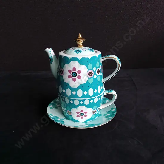 3 PIECES TEA SET, TEA POT, TEA CUP AND SAUCER