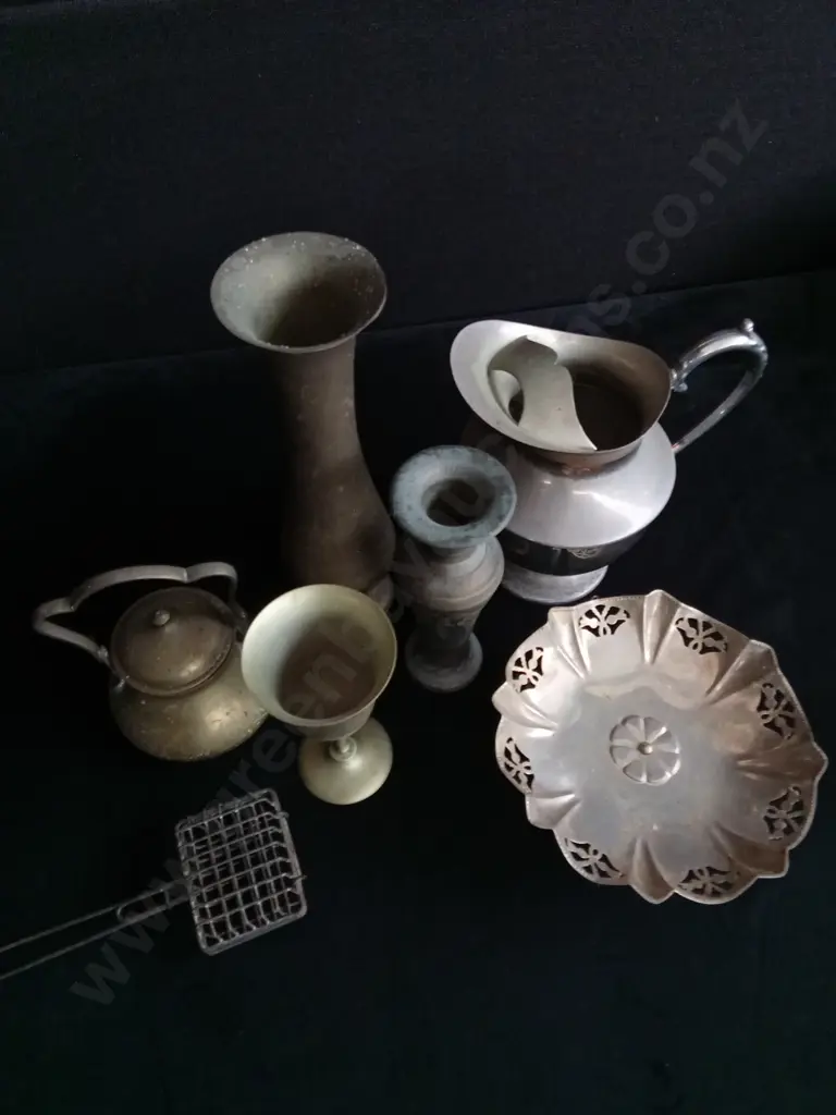 7 PIECES VINTAGE BRASS AND SILVER PLATED ITEMS Image 1++