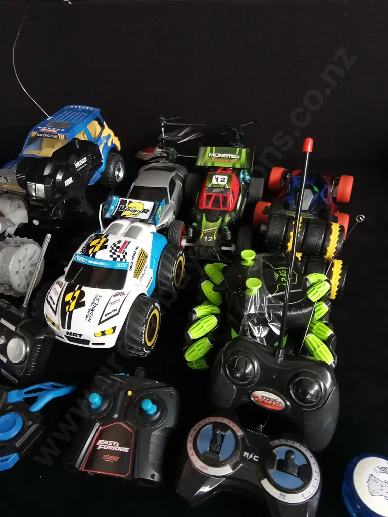 COLLECTION OF REMOTE CONTROL TOYS AND A DRONE Image 1++