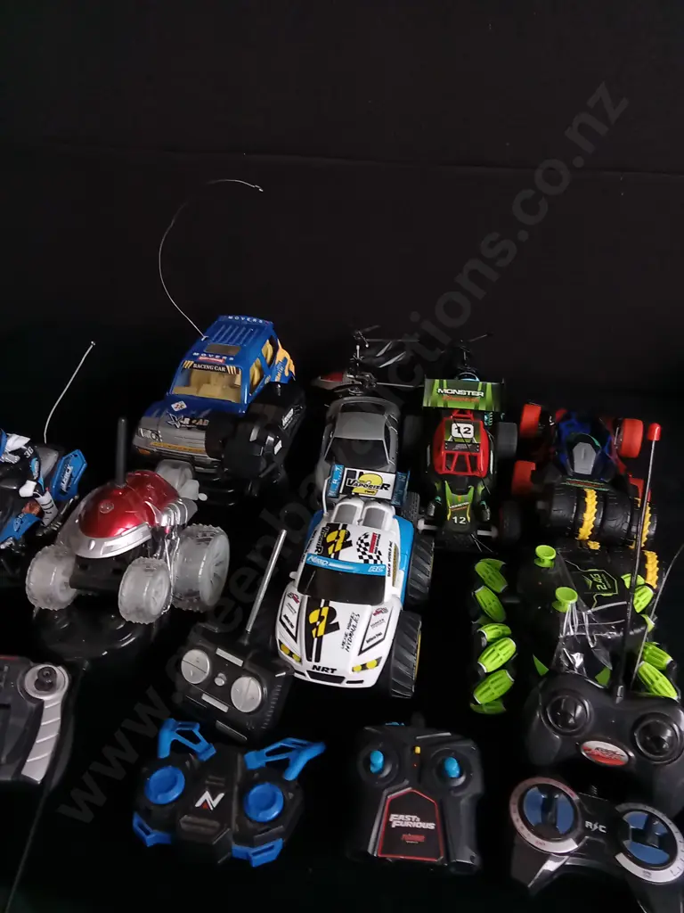 COLLECTION OF REMOTE CONTROL TOYS AND A DRONE Image 1++