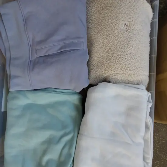 BOX OF WOMENS JUMPERS