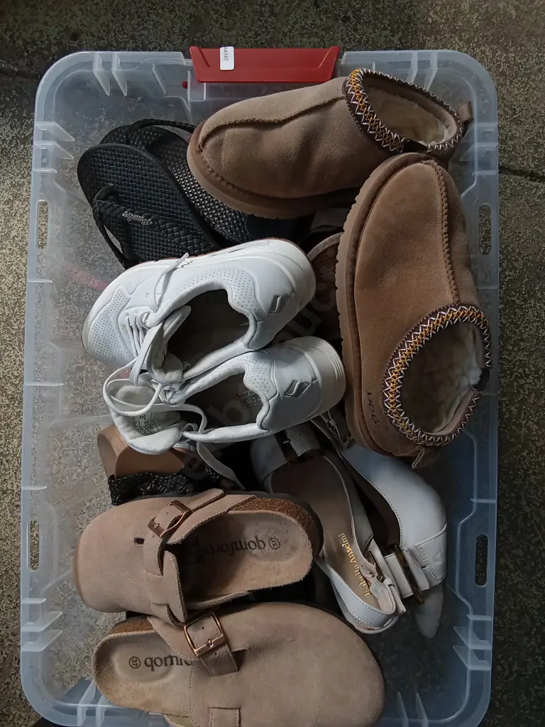 BOX OF SHOES, ALL IN PAIRS Image 1++