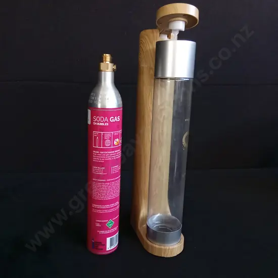 SODA MAKER MACHINE INCLUDES TWO GAS CANNISTERS