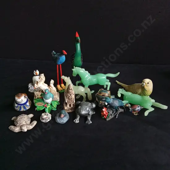 ASSORTED ANIMAL ORNAMENTS
