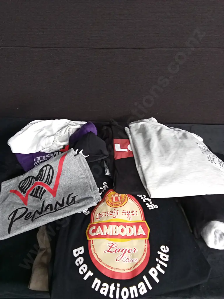 BOX OF NEW TSHIRTS Image 1++