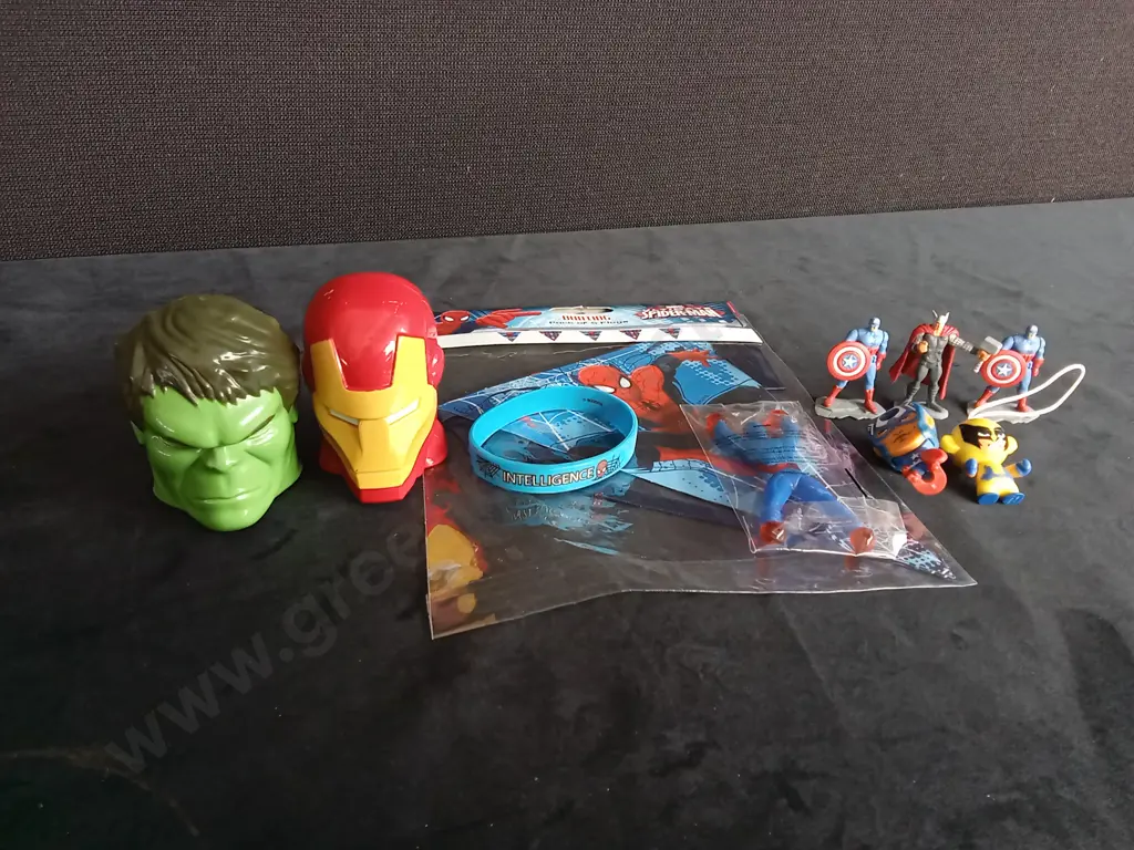 ASSORTED MARVEL TOYS Image 1++