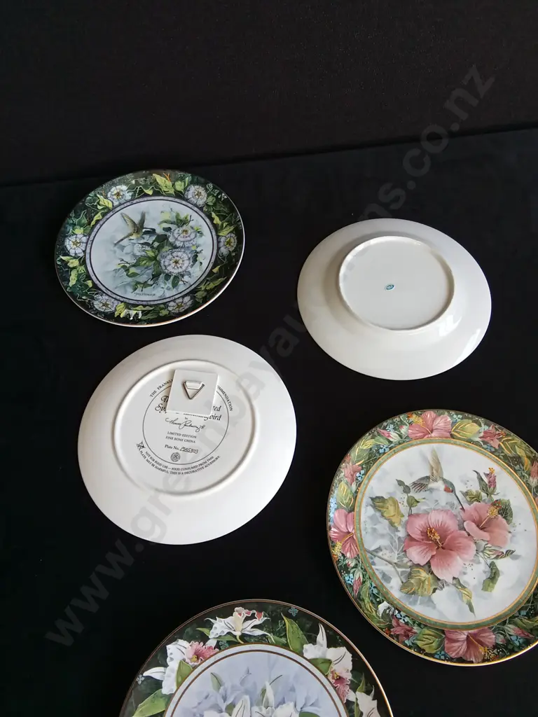5 PIECES DECORATIVE PLATES Image 1++