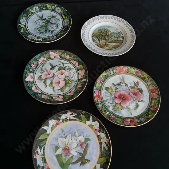 5 PIECES DECORATIVE PLATES