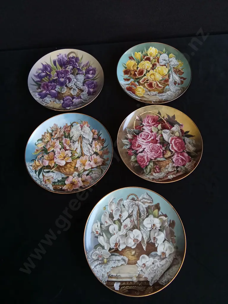 5 PIECES KATHERINE AUSTEN DECORATIVE PLATES Image 1++