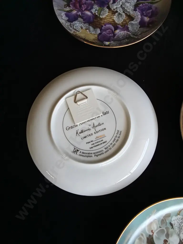 5 PIECES KATHERINE AUSTEN DECORATIVE PLATES Image 1++