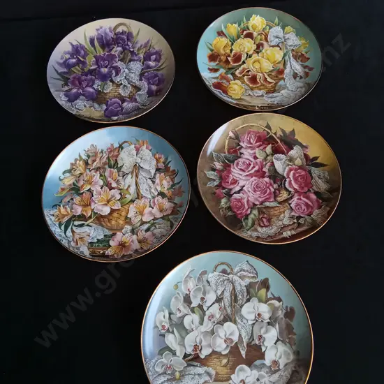 5 PIECES KATHERINE AUSTEN DECORATIVE PLATES