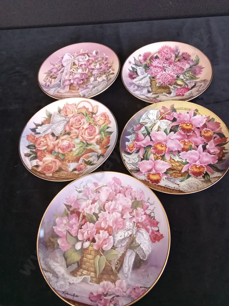 6 KATHERINE AUSTEN FLOWER PLATES Image 1++