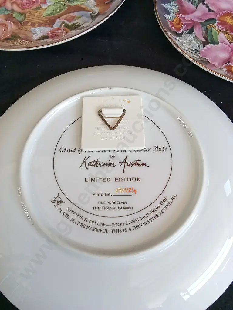 6 KATHERINE AUSTEN FLOWER PLATES Image 1++