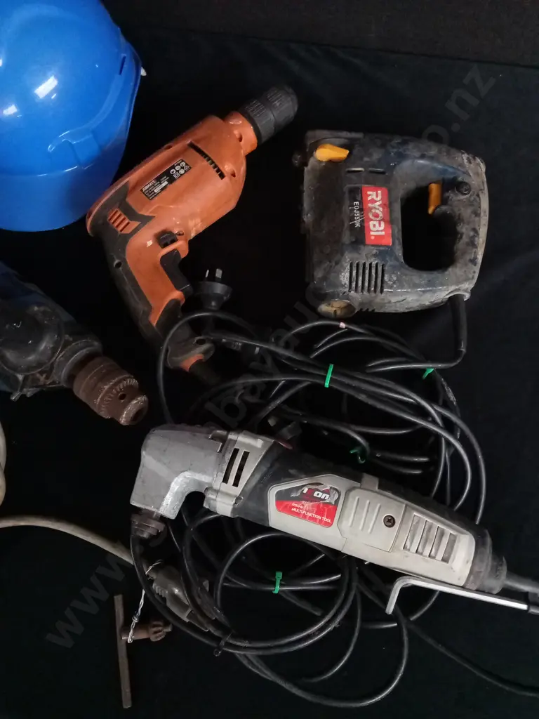 MIX OF POWER TOOLS WORKING Image 1++