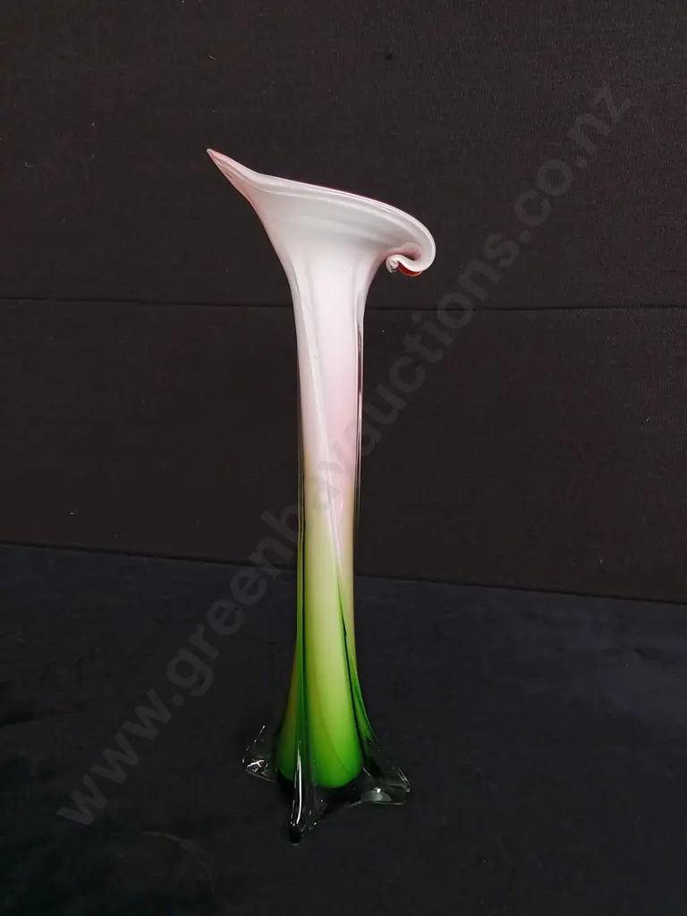 GLASS BLOWN FLOWER VASE Image 1++