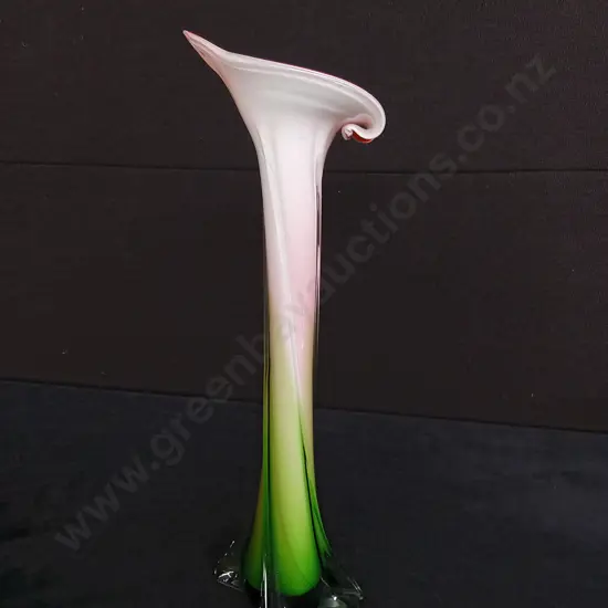 GLASS BLOWN FLOWER VASE