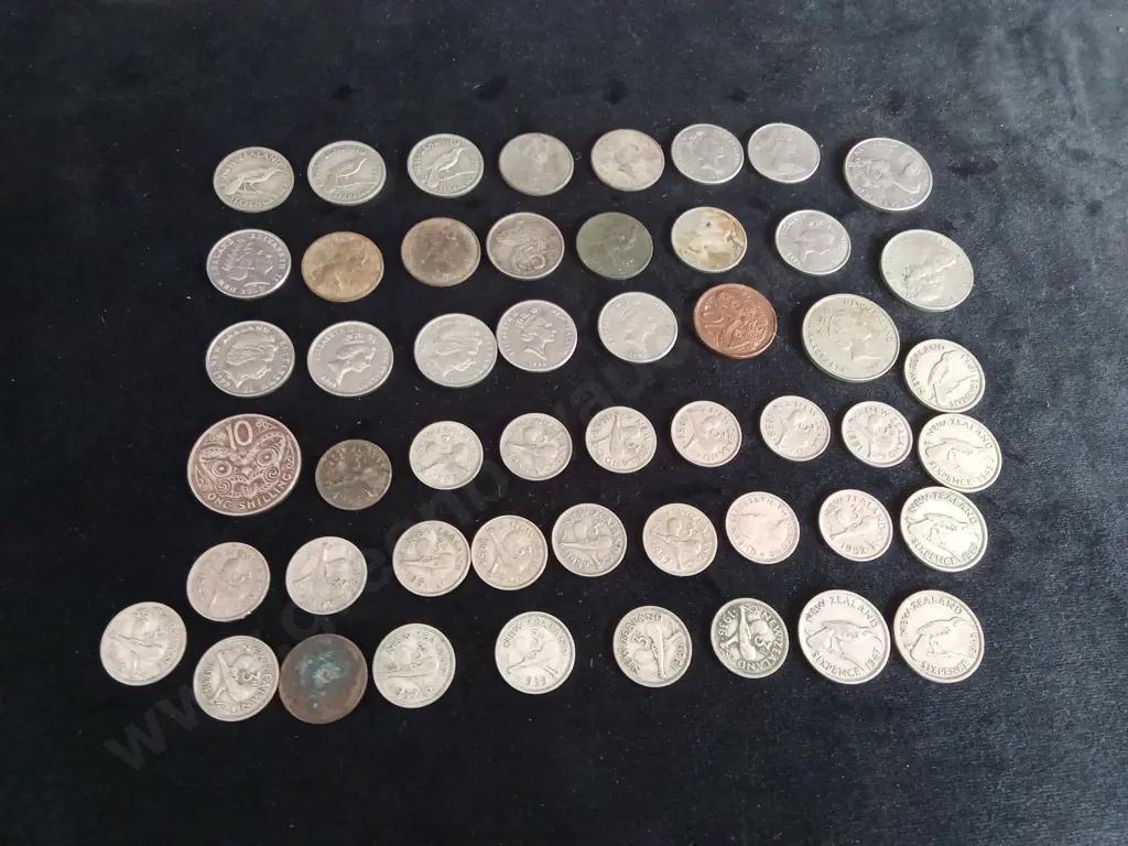 COLLECTION OF VINTAGE NEW ZEALAND COINS Image 1++