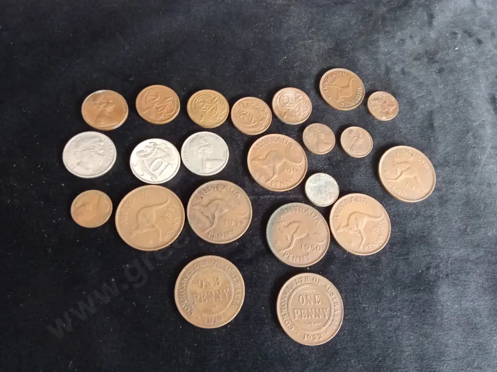 22 VINTAGE AUSTRALIAN COINS Image 1++