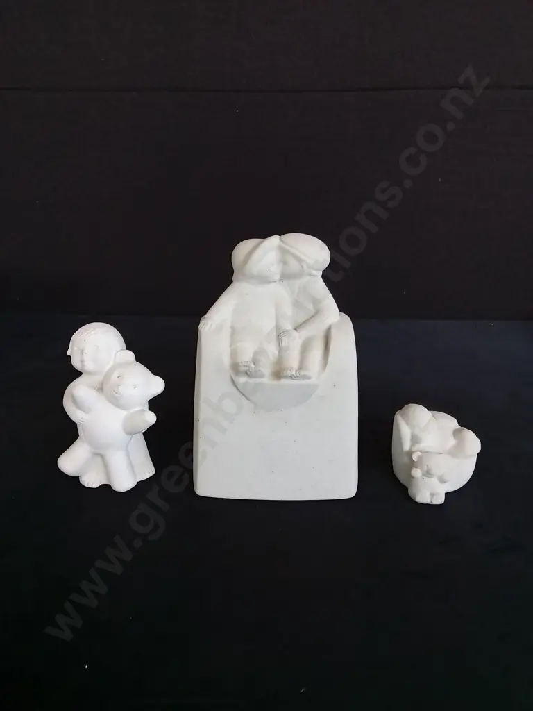 3 MARBELL STONE FIGURINES Image 1++