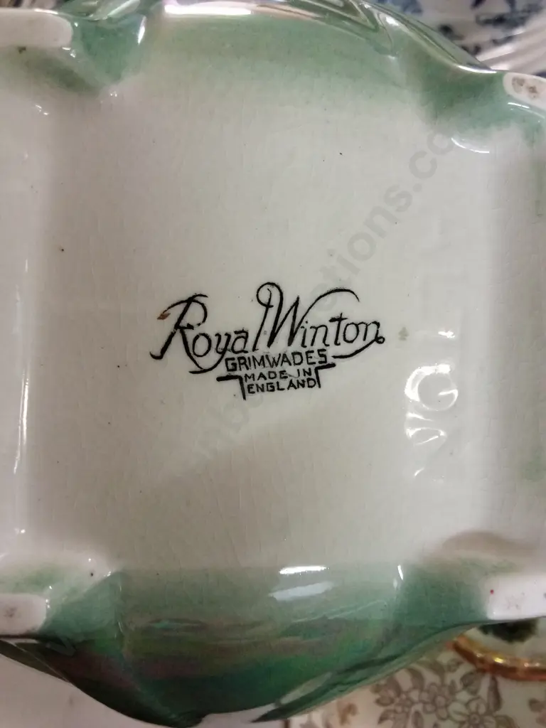 2 VINTAGE PORCELAIN SERVING DISHES AND A CERAMIC BASKET Image 1++