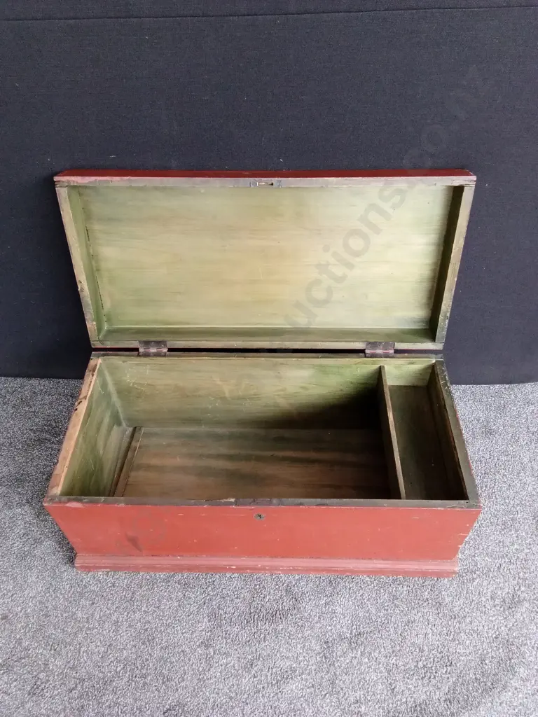 RED WOODEN CHEST L 91CM H 43CM D 42CM Image 1++