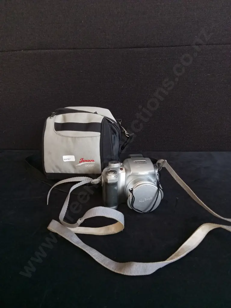 FUJIFILM FINEPIX S3000 CAMERA AND CASE, UNTESTED Image 1++