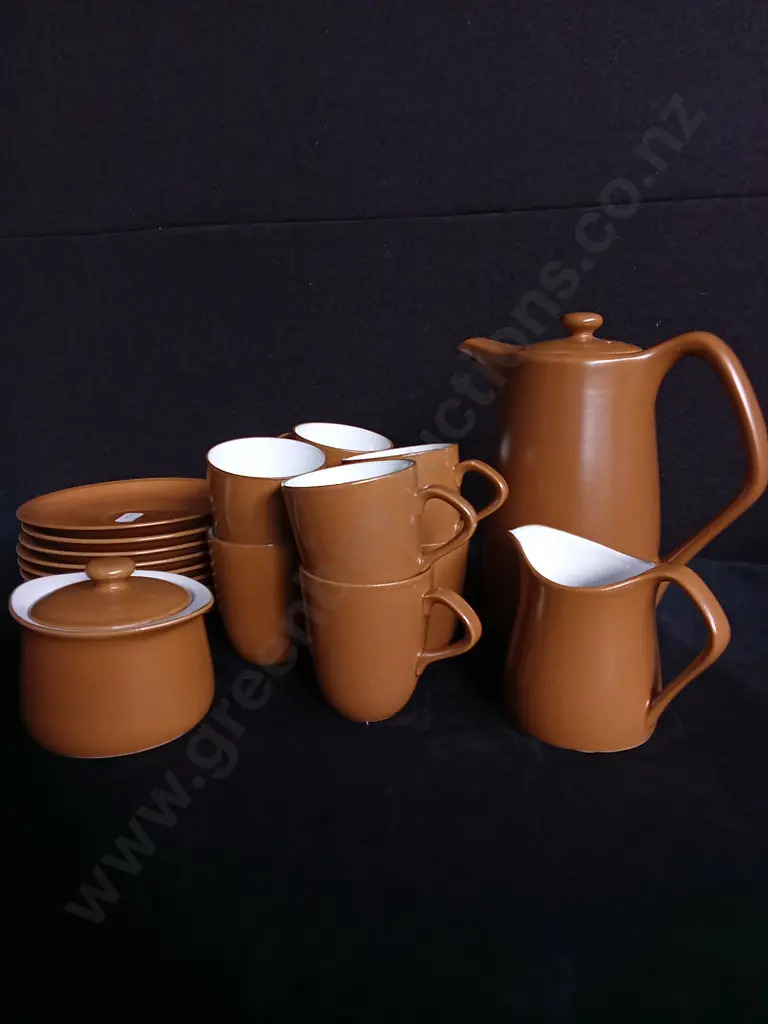 20 PIECE CERAMIC TEA SET - SMALL CHIP IN 2 CUPS Image 1++