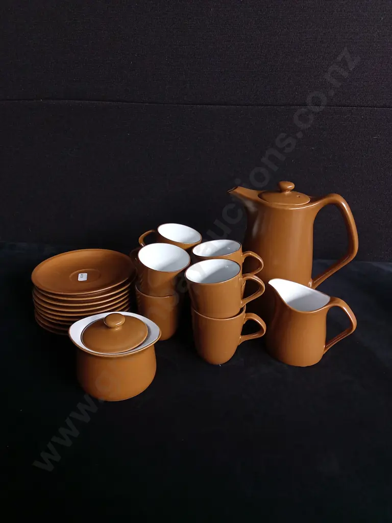 20 PIECE CERAMIC TEA SET - SMALL CHIP IN 2 CUPS Image 1++