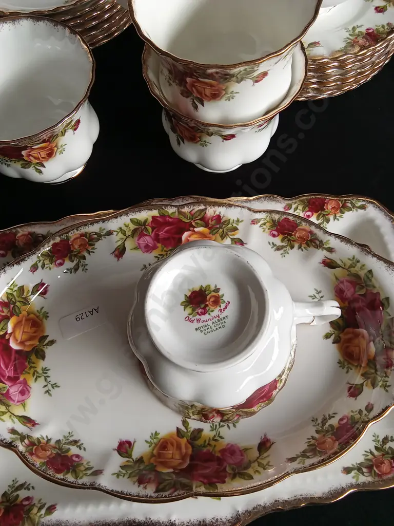 ROYAL ALBERT OLD COUNTRY ROSES BONE CHINA DINNER AND TEA SERVICE SET Image 1++