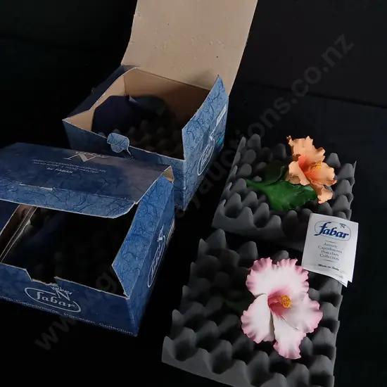 PAIR OF CAPODIMONTE PORCELAIN HIBISCUS FLOWERS BOXED