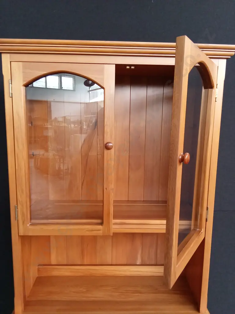 TIDY SOLID RIMU HUTCH DRESSER, 2 DOORS, 2 DRAWERS AT THE BOTTOM, 2 GLAZED DOOR AT THE TOP  T H 1.93M L 90CM D 50CM Image 1++