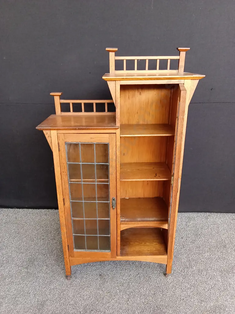 VINTAGE OAK ARTS AND CRAFTS STYLE BOOKCASE CABINET WITH GLASS DOORS AND LEADLIGHT DETAIL H 146CM D 33CM L 79CM Image 1++