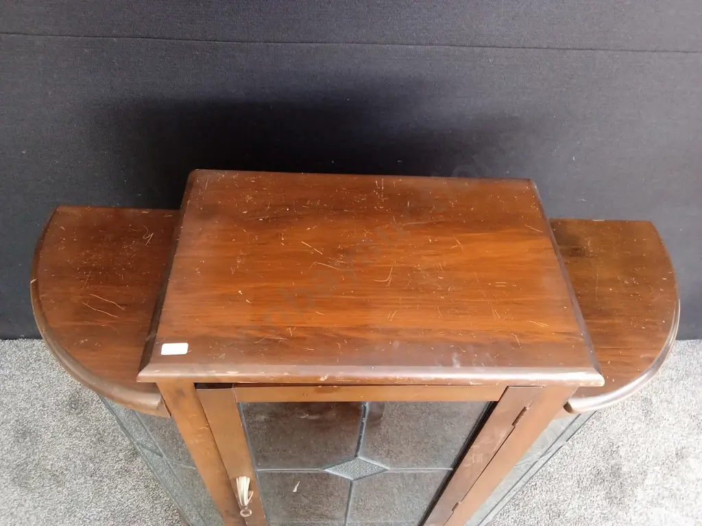 ORIGINAL ART DECO DISPLAY CABINET WITH LEADLIGHT CURVED GLASS SIDE PANELS LIKLEY WALNUT OR OAK H 11OCM L 89CM D30CM Image 1++