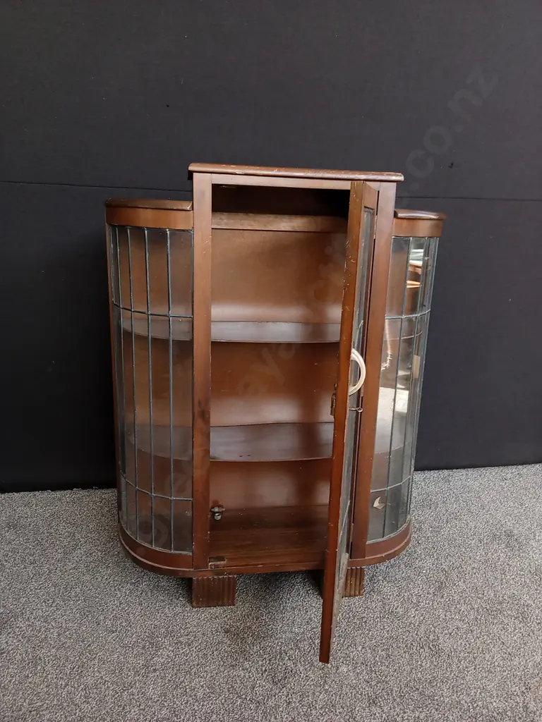 ORIGINAL ART DECO DISPLAY CABINET WITH LEADLIGHT CURVED GLASS SIDE PANELS LIKLEY WALNUT OR OAK H 11OCM L 89CM D30CM Image 1++