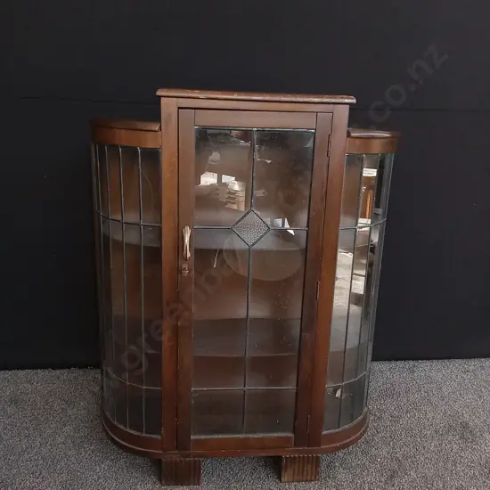 ORIGINAL ART DECO DISPLAY CABINET WITH LEADLIGHT CURVED GLASS SIDE PANELS LIKLEY WALNUT OR OAK H 11OCM L 89CM D30CM
