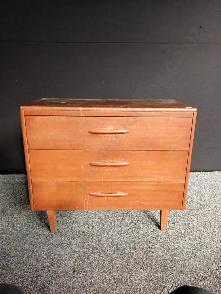 MID CENTURY MODERN STYLE CHEST OF DRAWERS L 80CM H 70CM D 62CM NEEDS RESTORATION Image 1++