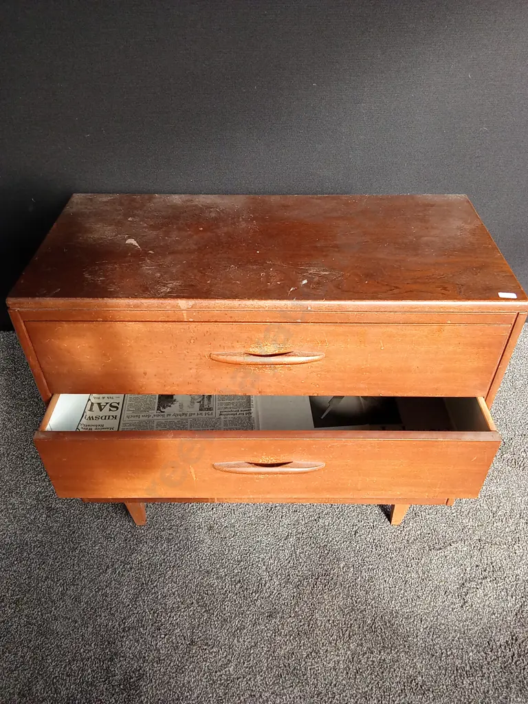 MID CENTURY MODERN STYLE CHEST OF DRAWERS L 80CM H 70CM D 62CM NEEDS RESTORATION Image 1++