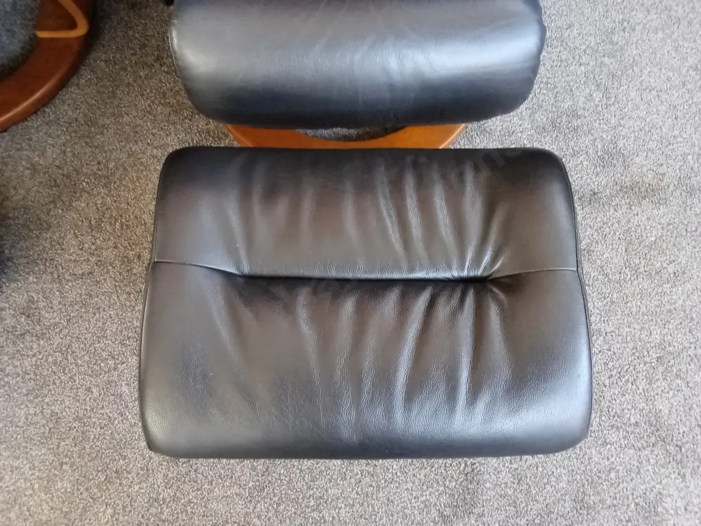2 ROTATING BLACK LEATHER RECLINERS WITH MATCHING FOOT STOOLS Image 1++