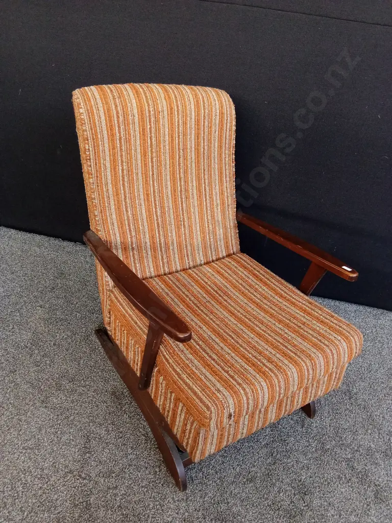 MID CENTURY MODERN ROCKING CHAIR / LOUNGE CHAIR Image 1++