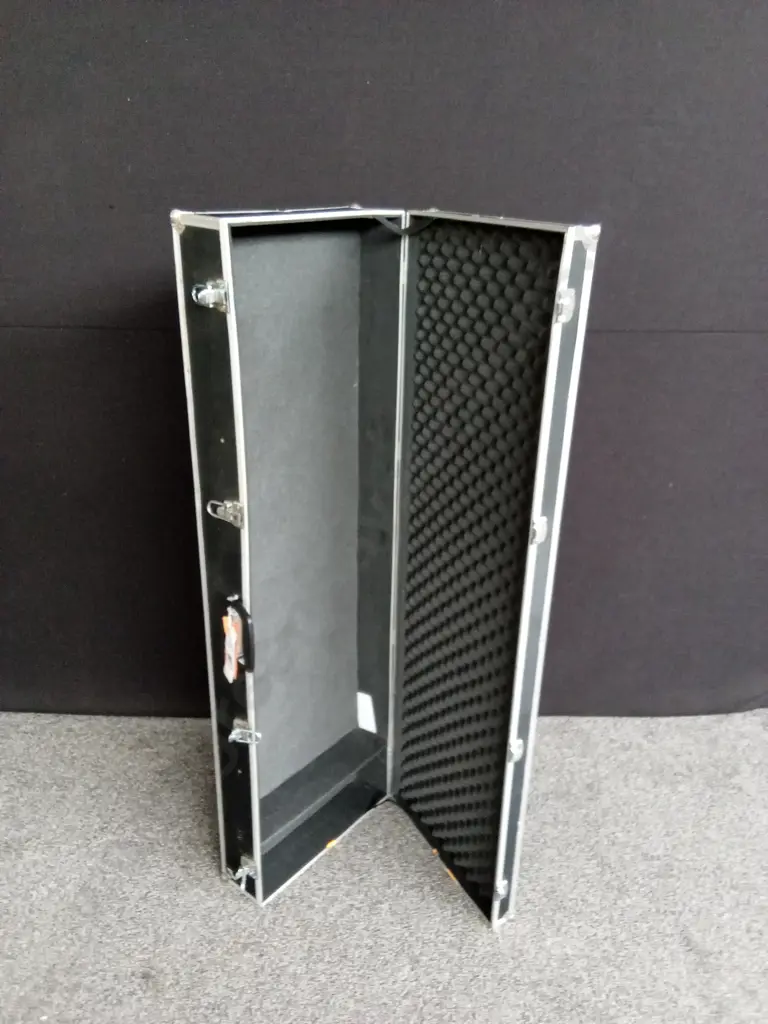 HEAVY DUTY FLIGHT CASE / INSTRUMENT CASE Image 1++