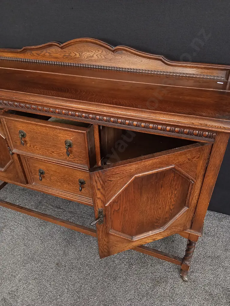VINTAGE JACOBEAN STYLE OAK GALLERY BACK SIDEBOARD H 105CM X W 147CM X D 45CM (NOTE TOP HAS SPLIT REQUIRES REPAIR) Image 1++