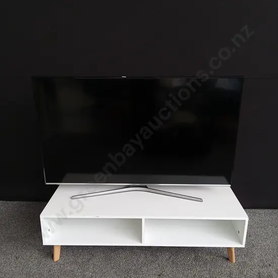 SAMSUNG MODEL UA55J5500AS TV AND AND WHITE CABINET L 121CM H 35CM D 60CM