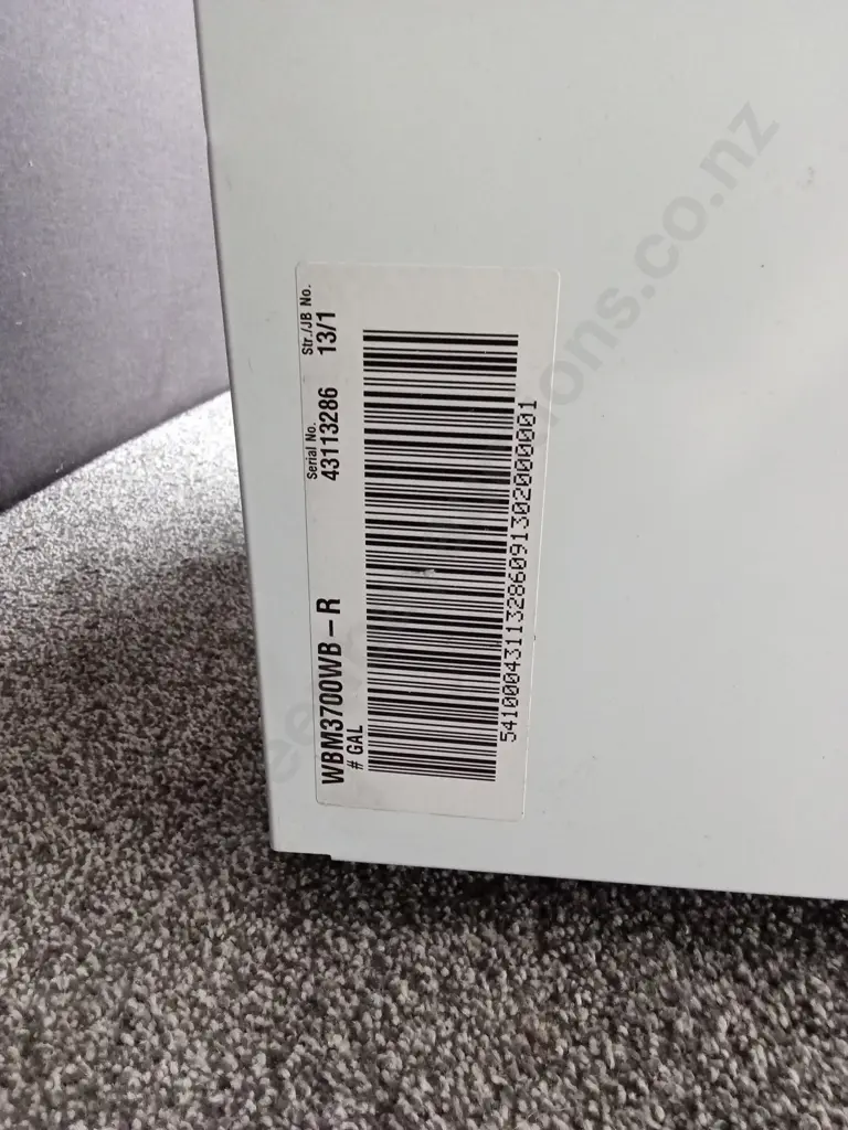 WESTINGHOUSE WBM3700WB-R FRIDGE FREEZER Image 1++