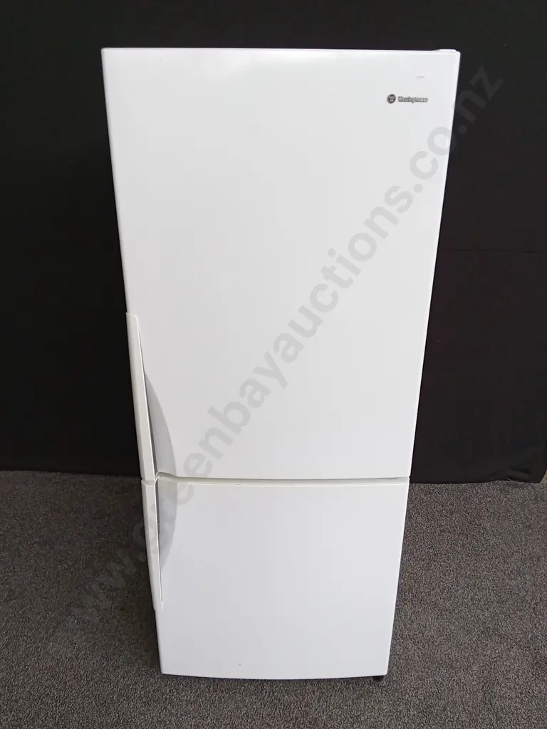 WESTINGHOUSE WBM3700WB-R FRIDGE FREEZER Image 1++