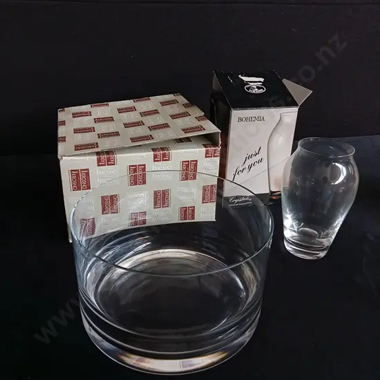 2 PIECES KROSNO ART GLASS CENTERPIECE BOWL AND BOHEMIA CRYSTAL VASE BOXED