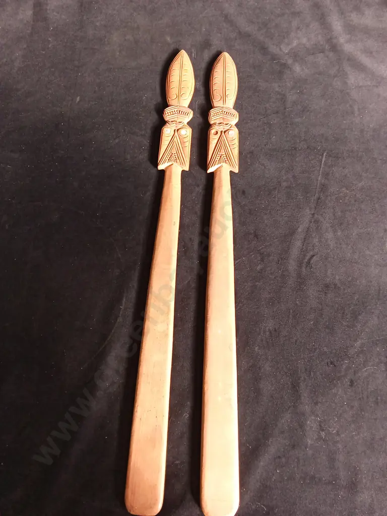 2 HAND CARVED WOODEN ITEMS Image 1++